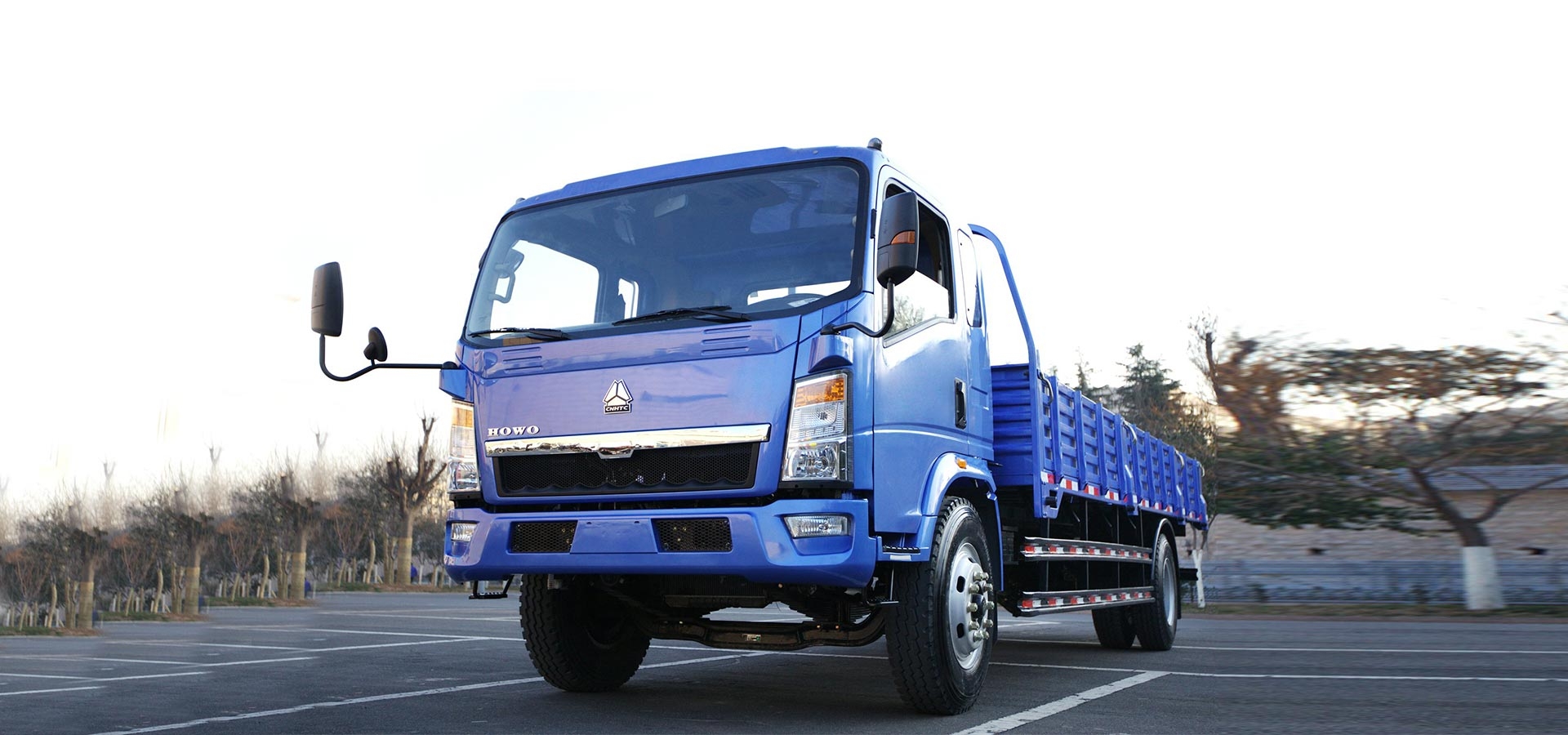 8噸輕卡載貨車