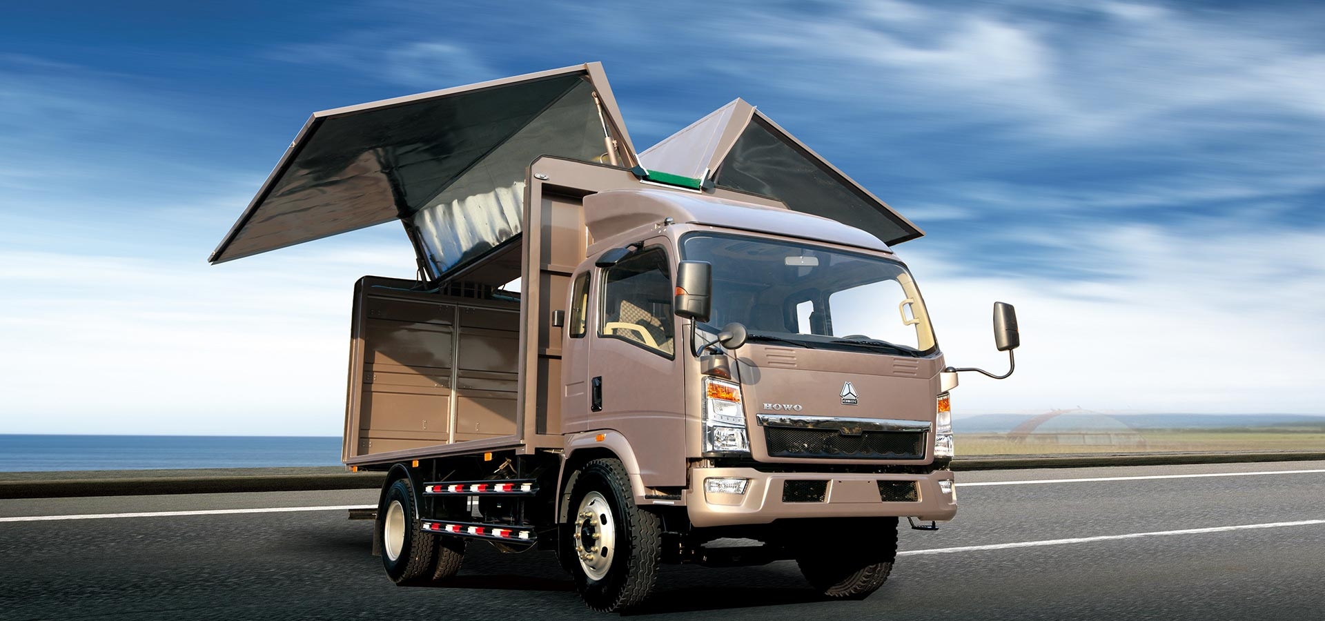 3噸輕卡載貨車