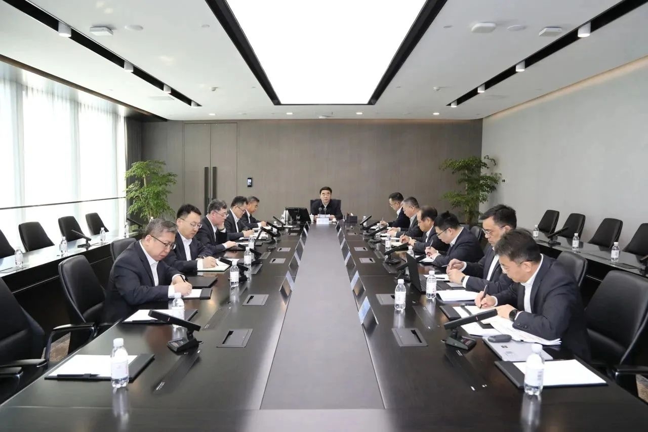 鍥而不舍落實(shí)中央八項(xiàng)規(guī)定精神，推動(dòng)作風(fēng)建設(shè)常態(tài)化長效化
